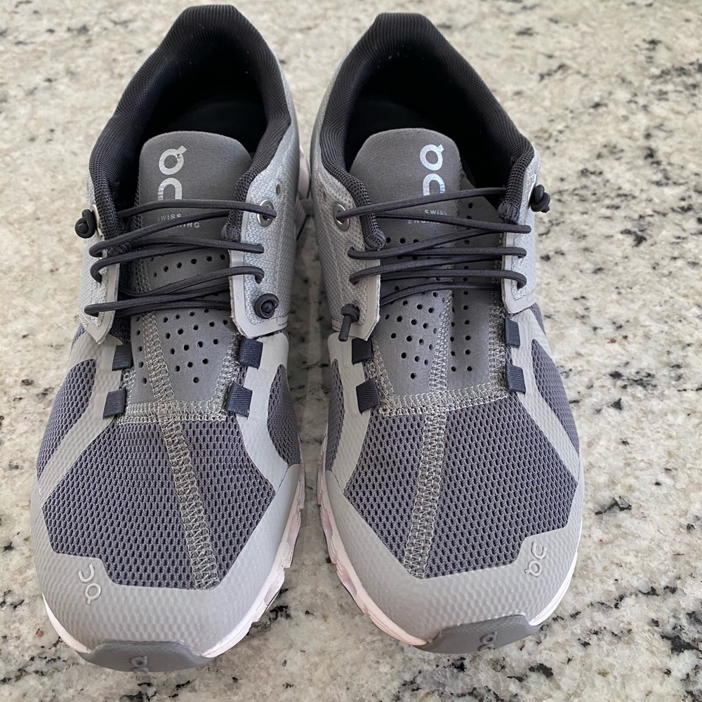 ON Cloud Running Shoes - Picture 3 of 8